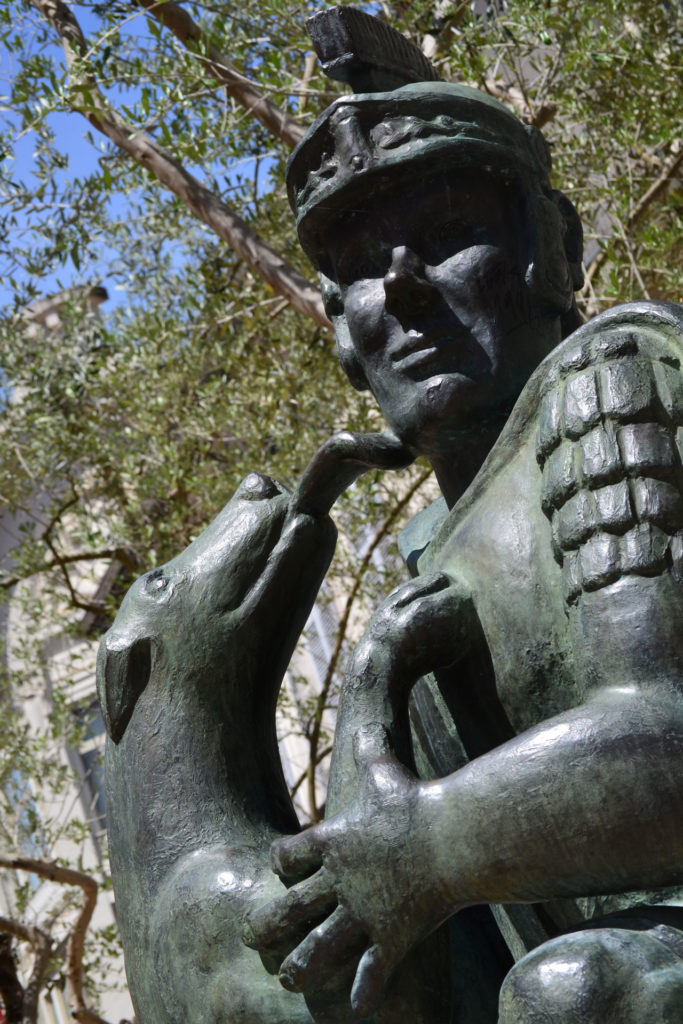 Statue du légionnaire et son chien à Dax dans les Landes